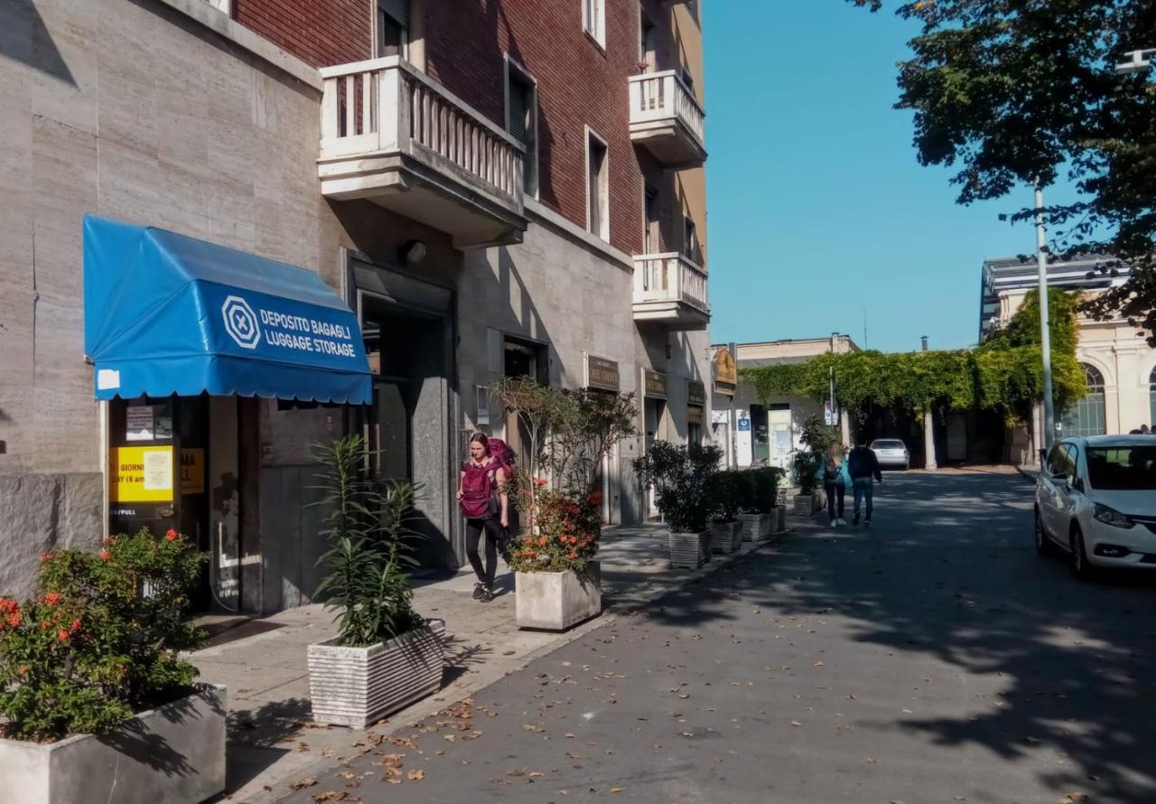 Parma Express Traveller'S Lodging Front Station Fs Parking Exterior foto